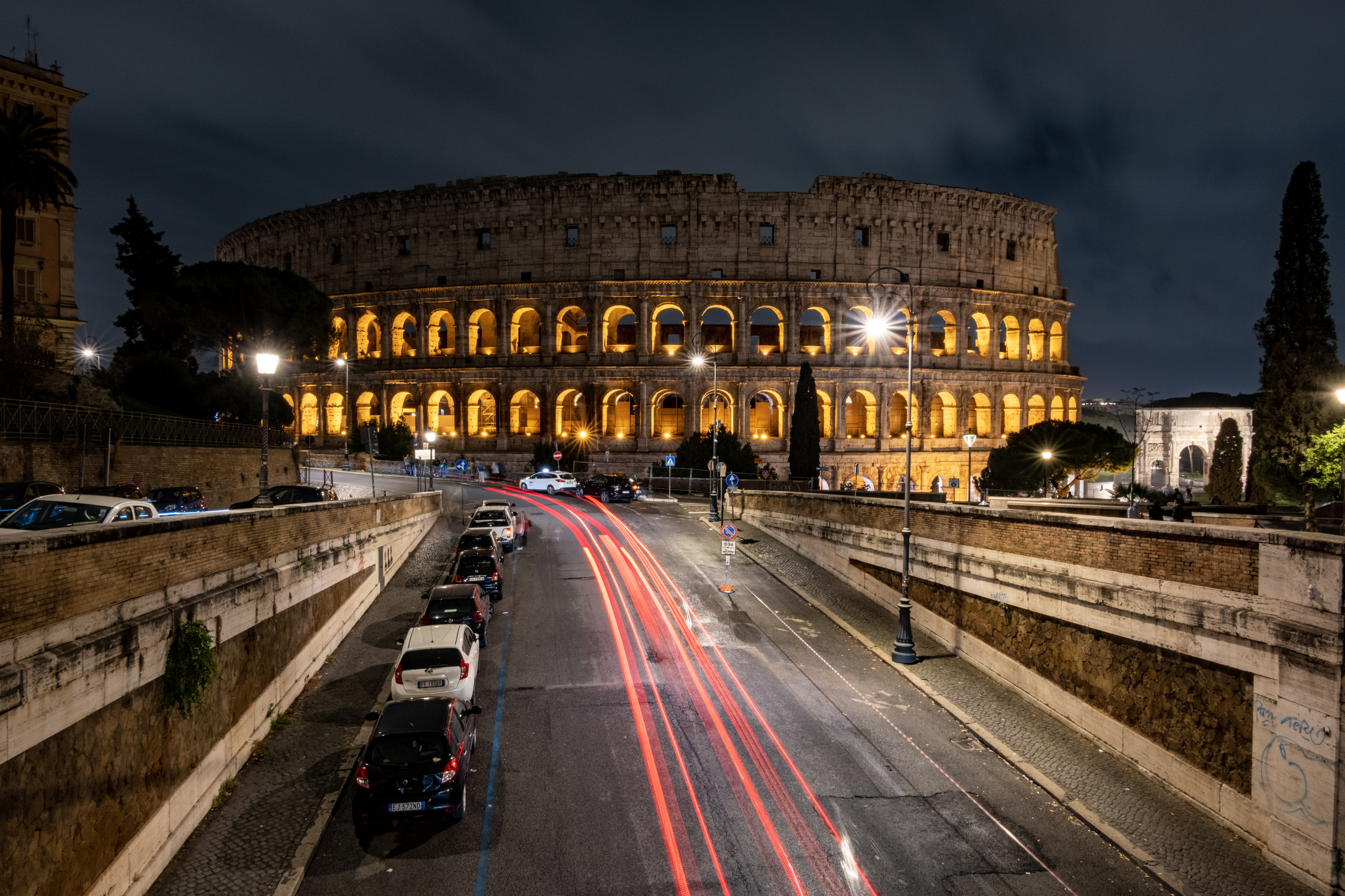 A picture of the Rome Colloseum at night.